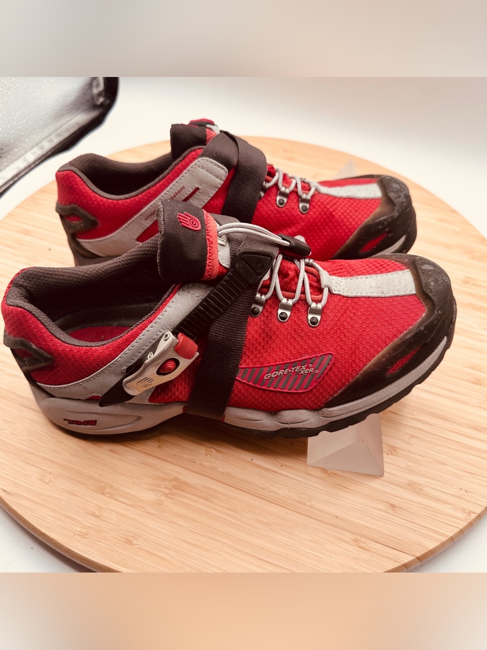 Teva Terra Wraptor XCR hiking shoes. Size 8